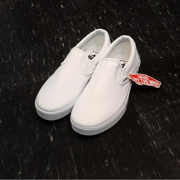 vans slip on true white