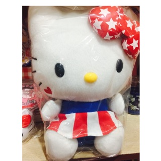 牛牛ㄉ媽日本進口~Hello Kitty玩偶生日情人節禮物婚禮會場佈置套房民宿佈置32CM景品娃娃 美國風款
