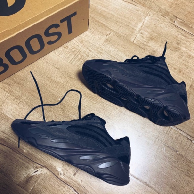 【Focus Store】 Adidas Yeezy Boost 700 V2 Vanta 黑魂 FU6684