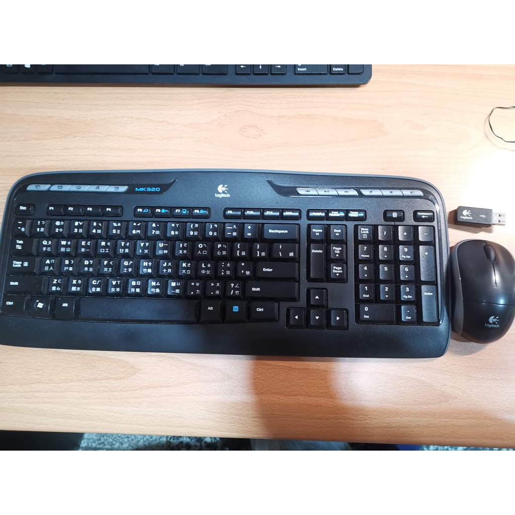 LOGITECH 羅技MK320無線鍵盤滑鼠組(含接收器)，二手品，狀況好。MK-320