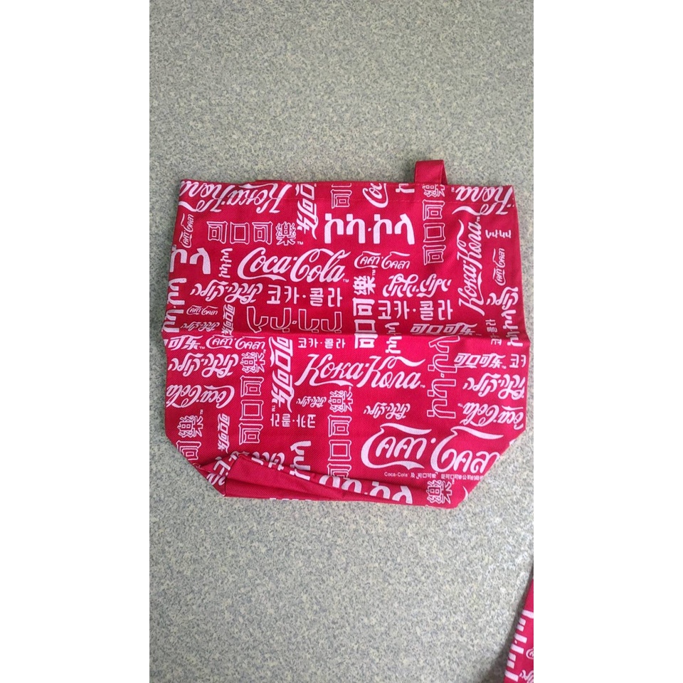 可口可樂Coca-Cola 多國文字商標經典配色手提袋／購物袋