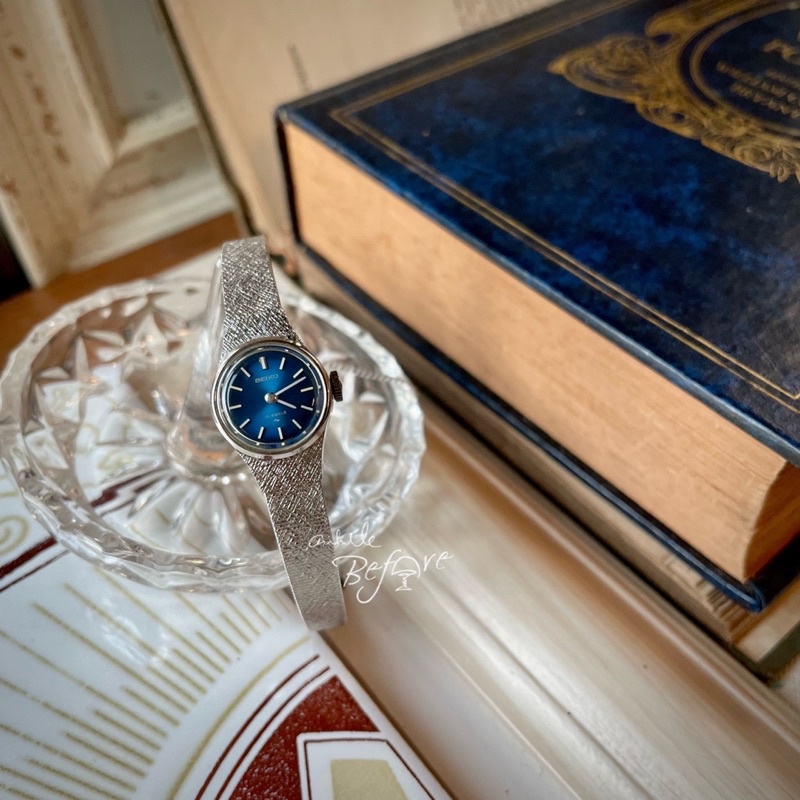 vintage · SEIKO · 日本精工 庫存美品 17J 雪藏霧銀白腕帶 幽靜寶藍 古董上鍊發條錶