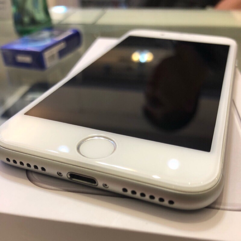 9.8新保固內iphone8 64g白色 盒序一樣 功能正常 保固到2019/2/22 盒裝配件在=17500