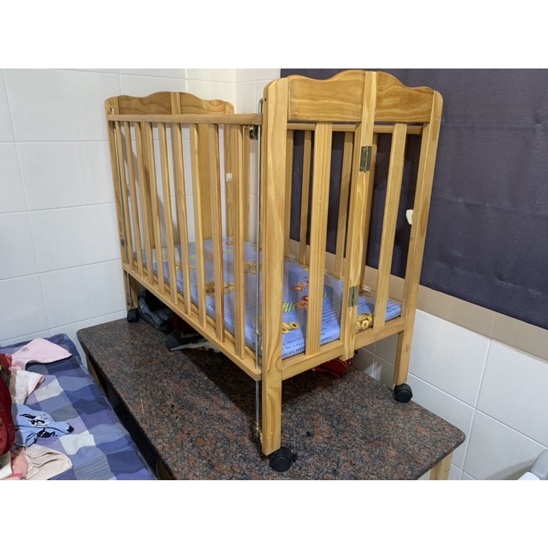 二手木製嬰兒床，如圖