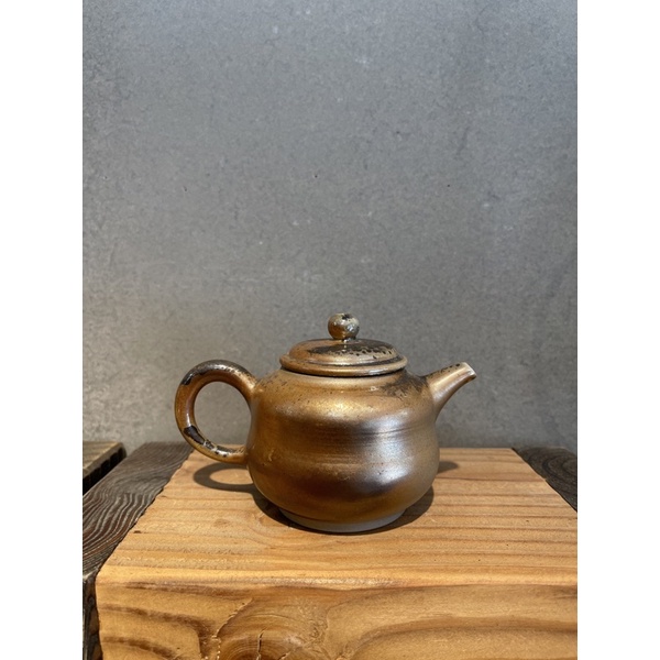 陶藝名家吳永輝老師柴燒茶壺；鐵含量高能軟化水質