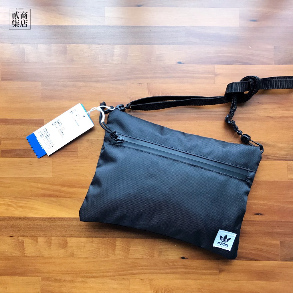 (貳柒商店) adidas Simple Pouch Large 黑色 三葉草 側背包 防潑水 FM1312