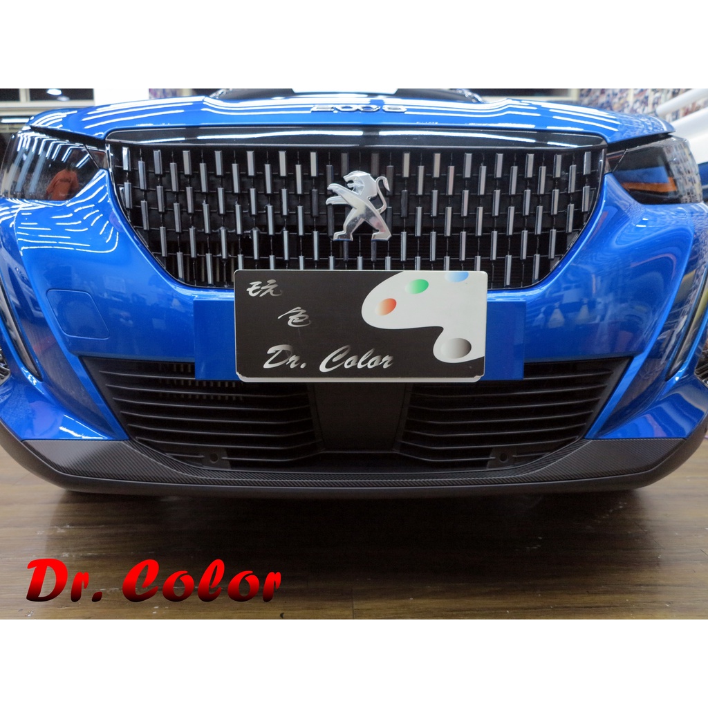 Dr. Color 玩色專業汽車包膜 Peugeot 2008 黑carbon_前下巴/車門飾板/後保險桿飾板