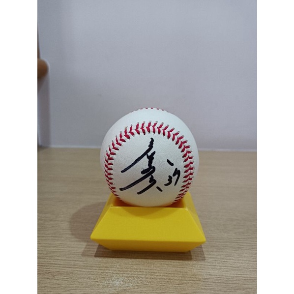 中信兄弟 詹子賢簽名球 全新中職比賽用球 附球盒(99圖)，1290元