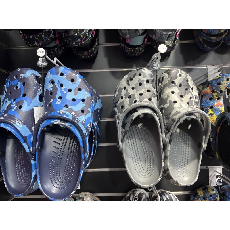 Crocs 卡駱馳 經典迷彩印花 石板灰 206454-0IE 深藍 206454-4HQ 懶人鞋 布希鞋 男鞋