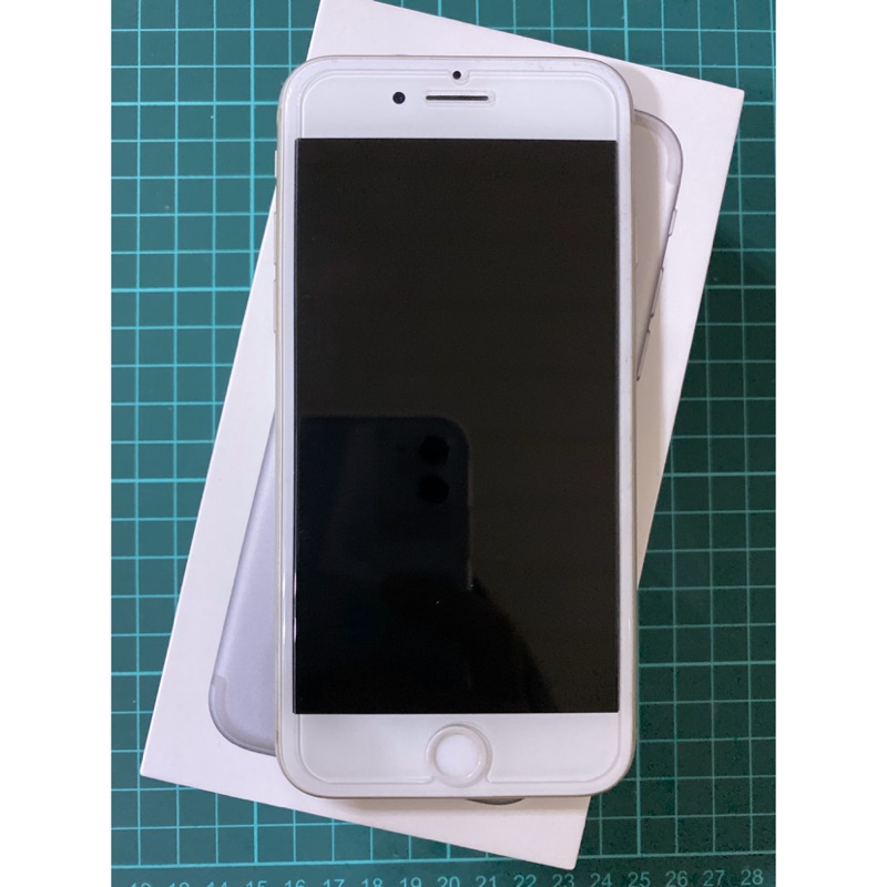 《二手自用機》Apple iphone7 128G銀色 4.7吋 贈apple黑色原廠矽膠殼、moshi手機殼