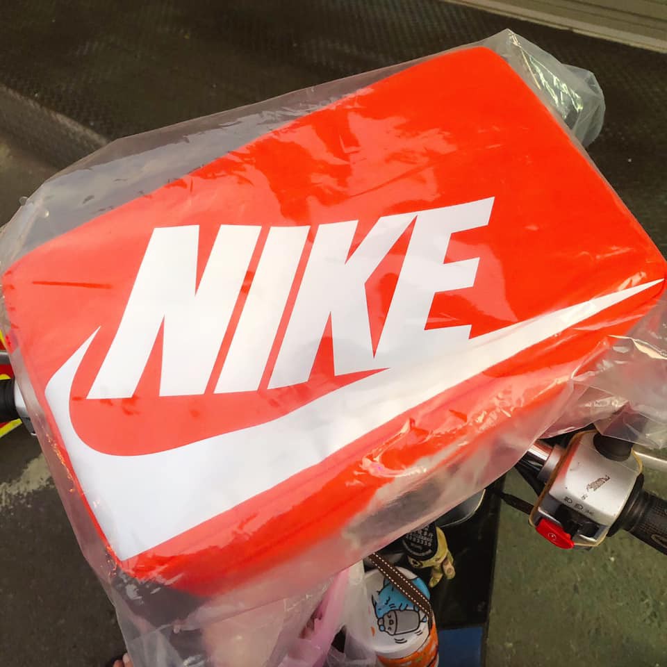 沒有假貨賣你「Parody」NIKE SHOE BOX LOGO 鞋盒 收藏 收納 手提袋 手提包