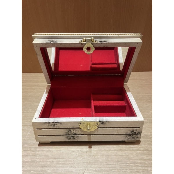 早期木製珠寶盒 木製珠寶盒 皮革珠寶盒 珠寶盒 木質化妝盒 木製收藏盒 化妝盒 首飾盒 置物盒 木盒 小型收納櫃 二手
