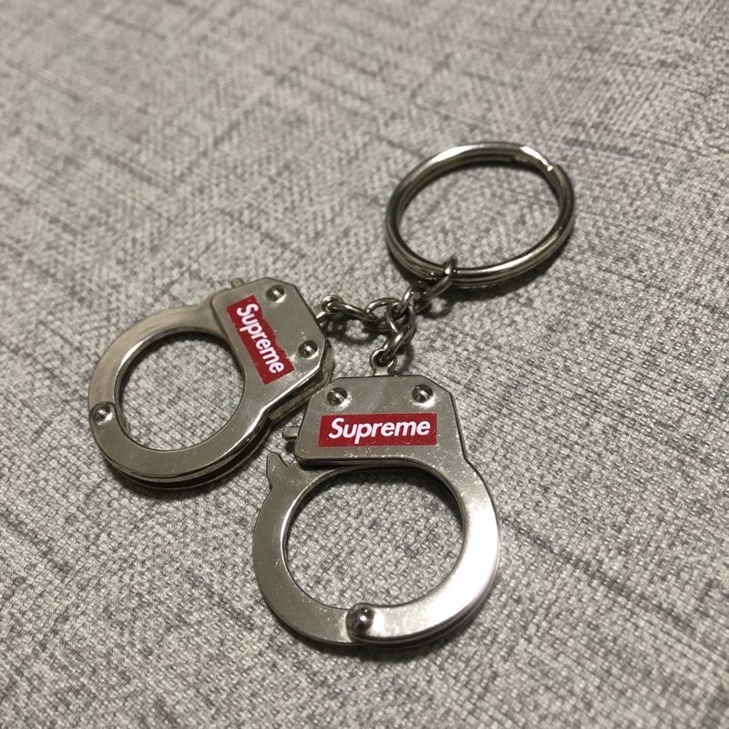 Supreme 17fw/aw Handcuffs Keychain手銬吊飾鑰匙圈