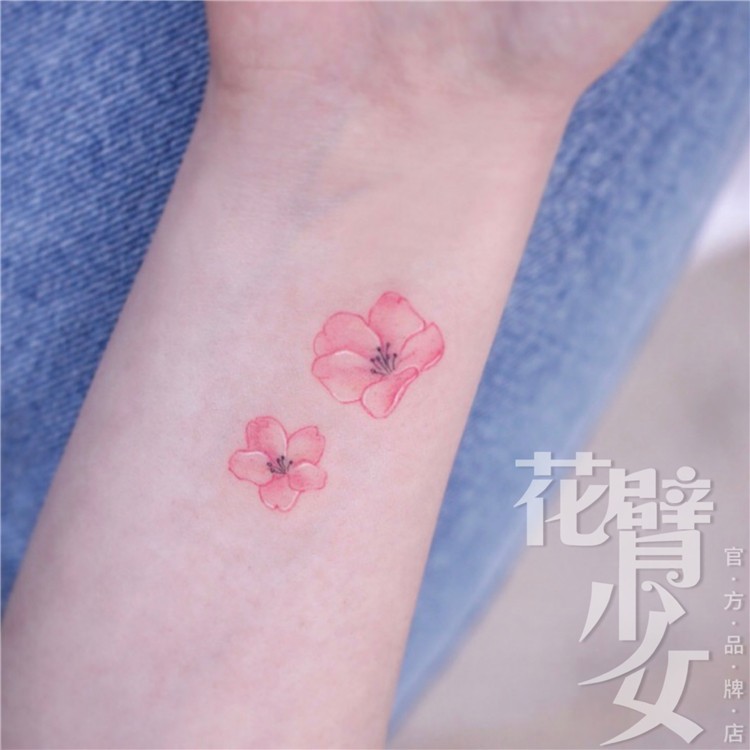台灣現貨貓熊繽雰粉色小花朵花瓣可愛手腕小清新紋身貼一張4組63水彩浪漫櫻花茶花和風日系仿真手臂肩膀紋身貼紙黑 蝦皮購物