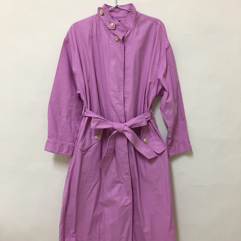 日本Lowrys Farm買回～粉紫色 立領 綁帶造型風衣 全新