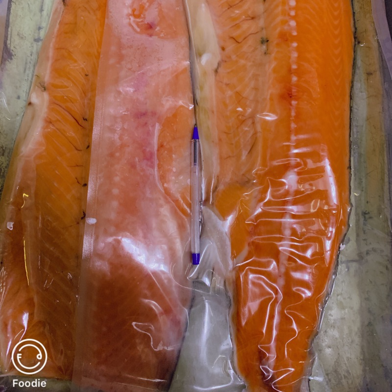 【鮮味】10062-5鮭魚清肉/真空包裝2-3公斤帶皮 處理好鮭魚帶出最美麗的味道👍
