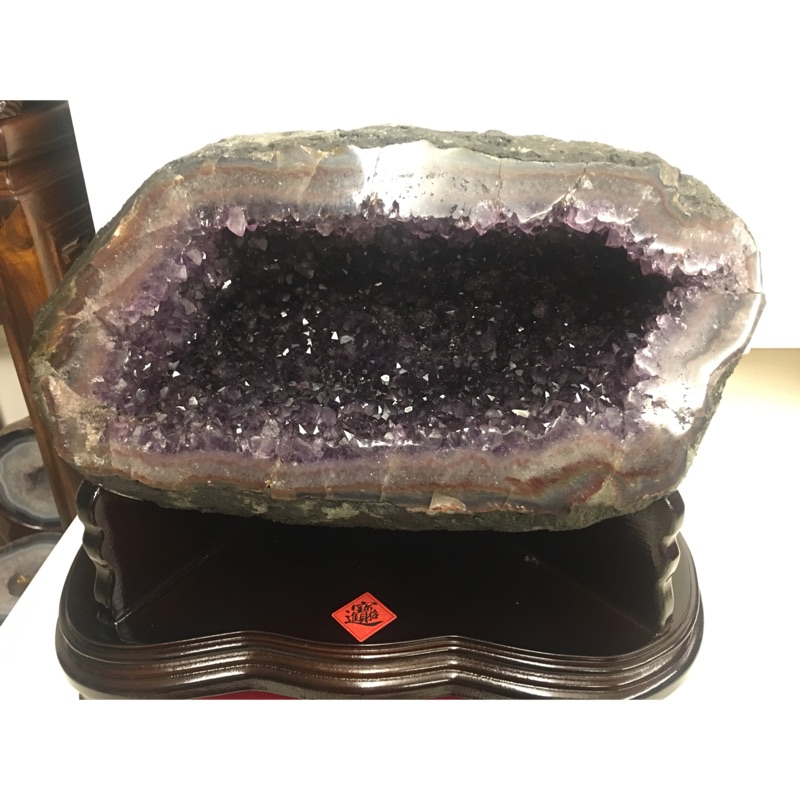 稀有紅瑪瑙邊頂級烏拉圭ESP紫晶洞（含木座）