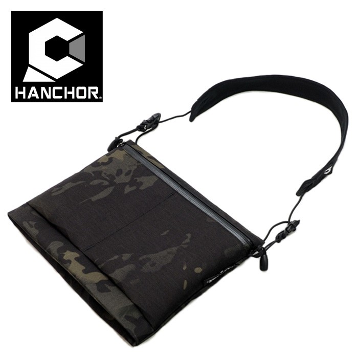 【Hanchor 台灣】SURFACE 輕量化胸前包 斜背包 側背包 隨身包 X50 黑迷彩特別款 (OD08)