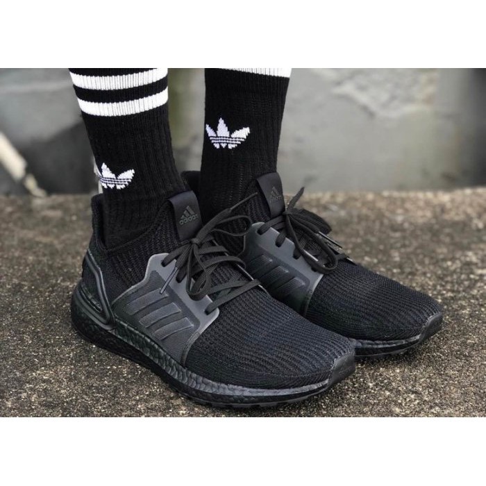 ultra boost 19 triple black