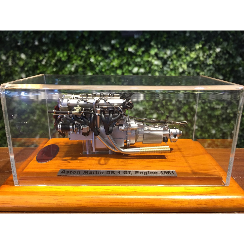 1/18 CMC Aston Martin DB4 GT Engine with Showcase M133【MGM】