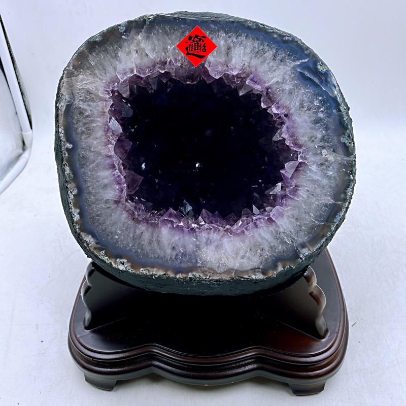 H1248 土型頂級巴西紫水晶洞（帶鈦晶）11.1kg，高28cm，寬25cm，厚度25cm，洞深11cm（紫晶洞