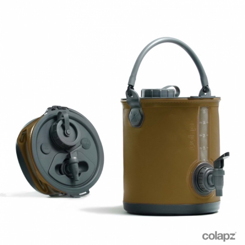 英國 Colapz 8L 2合1摺疊水桶 （贈折疊水桶架） 水桶-沙漠棕