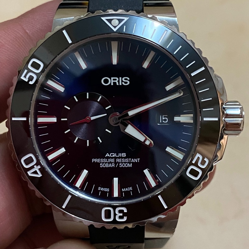 Oris 時間之海 錶徑45.5 500米防水新款放射藍面 黑色陶瓷圈 定價6萬9 2019/5購入 盒單齊全 95成新