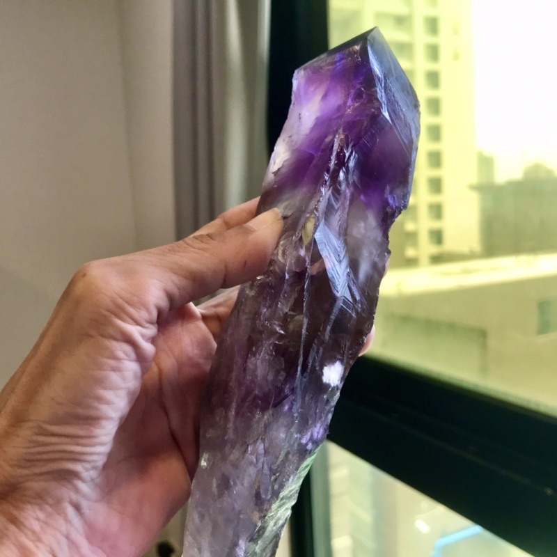 「已售」紫水晶權杖 23公分 有千層金字塔幻影 骨幹水晶 好看 能量讚 聲音響 大隻 精選 收藏