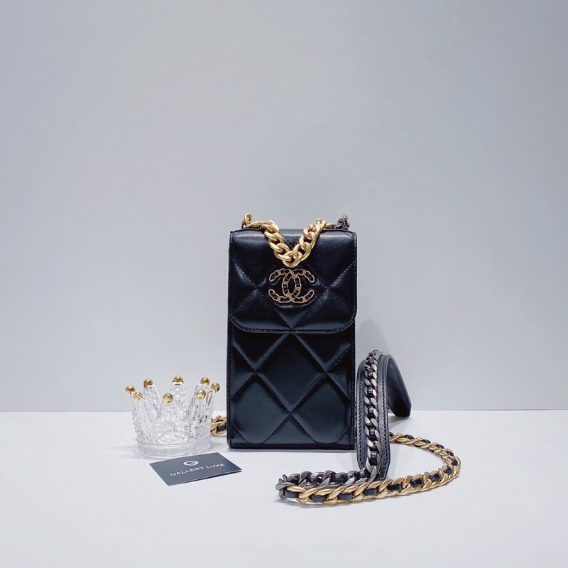 香奈兒 Chanel 19 精品手機包/袋，實用小廢包/ 二手，專櫃購入。