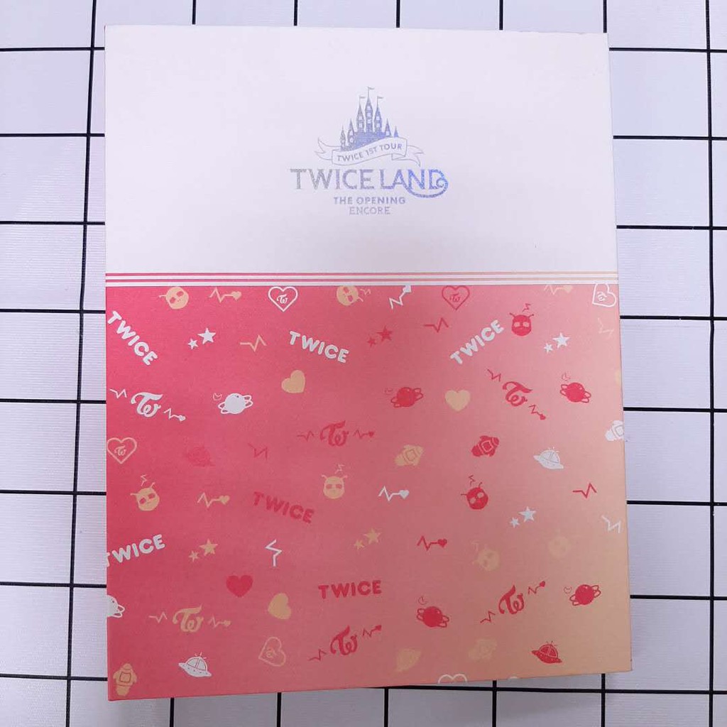 TWICE TWICELAND 四格卡冊