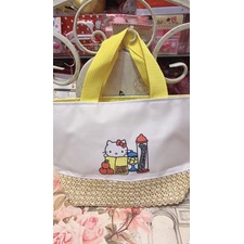 ♥小花花日本精品♥HelloKitty黃色/藍色藤編包造型外出包 手提包 便當袋 ~8