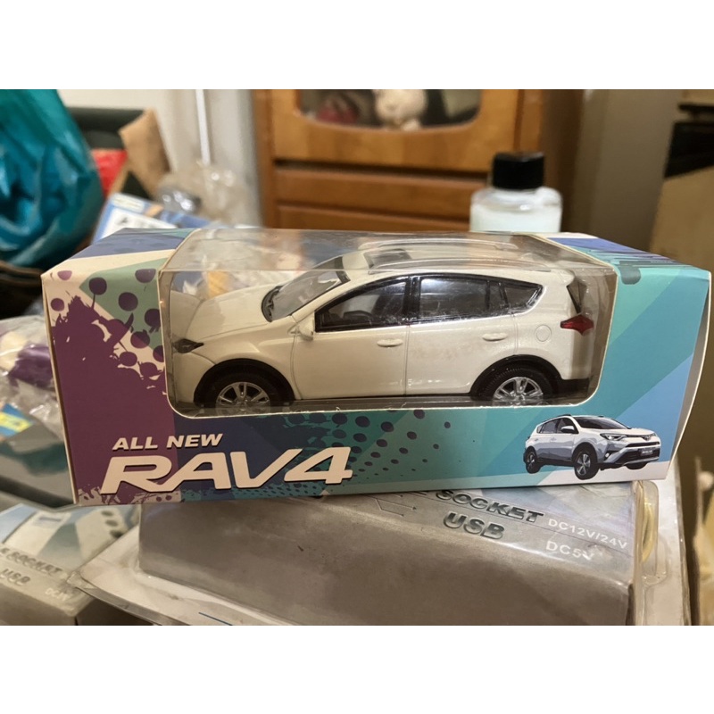 台灣和泰豐田TOYOTA原廠RAV4四代1:43鋅合金LED模型車/迴力車