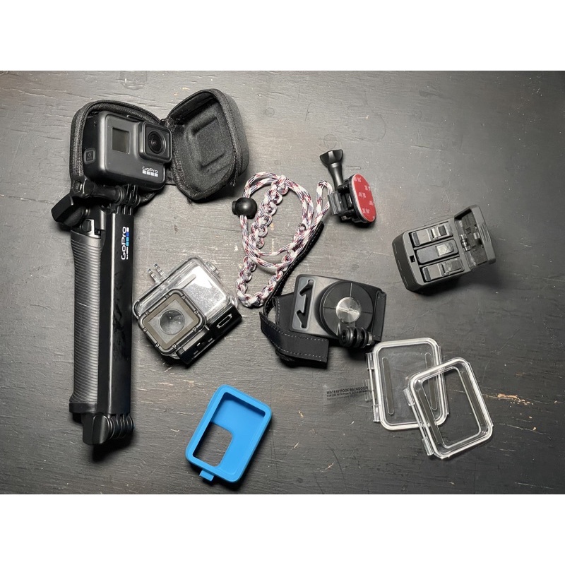 GoPro 7 黑 防水殼 腳架兼自拍棒 兩顆原廠電池兩顆副廠