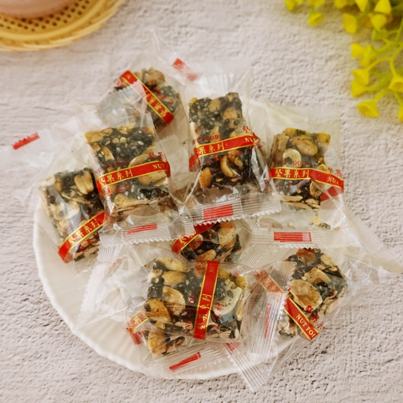 【食尚三味】手工黑芝麻花生糖(單包) 450g  黑芝麻花生糖 招牌花生糖 手作黑芝麻花生糖 過年糖果 (匠人手作)