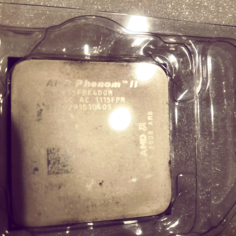 。AMD Phenom II X4-955 黑盒版/3.2G/四核心/含全新原廠風扇/AM3 CPU