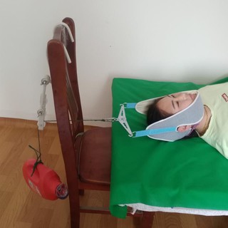 柒柒家居熱銷矯正康復護理護具支具頸椎牽引器脖子牽引帶家用頸部拉伸吊帶矯正床頭牽引架掛重物吊磚