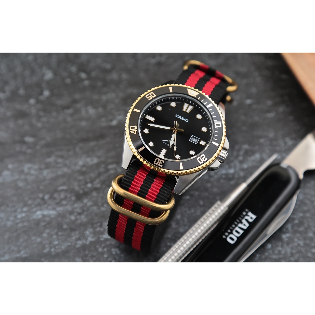 黑色＋紅色條紋 20mm(超粗不鏽鋼)硬漢風格防磁,金色銅色不鏽鋼錶扣特戰兵軍錶風格 nato zulu G10