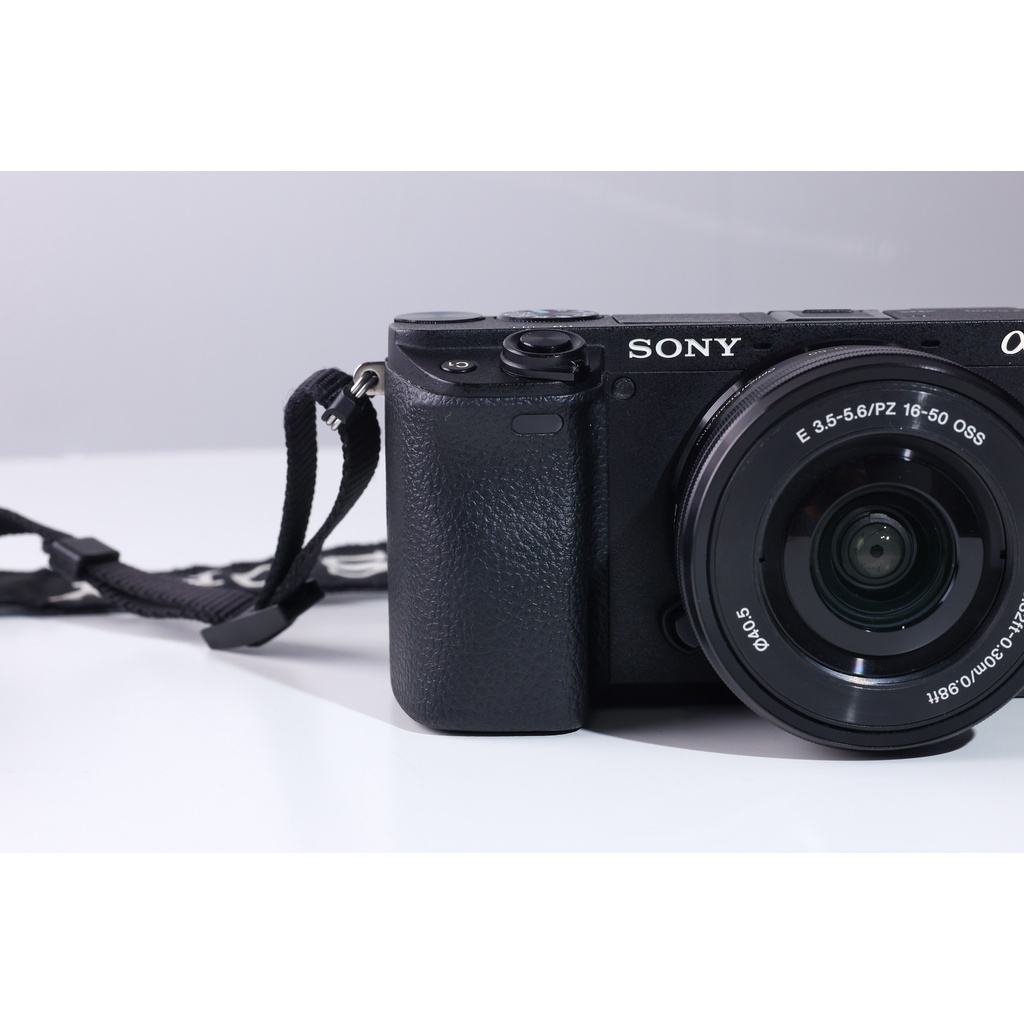 Sony a6400 相機 公司貨   18-50mm kit鏡 附兩顆電池（有盒）二手 2019年底購入