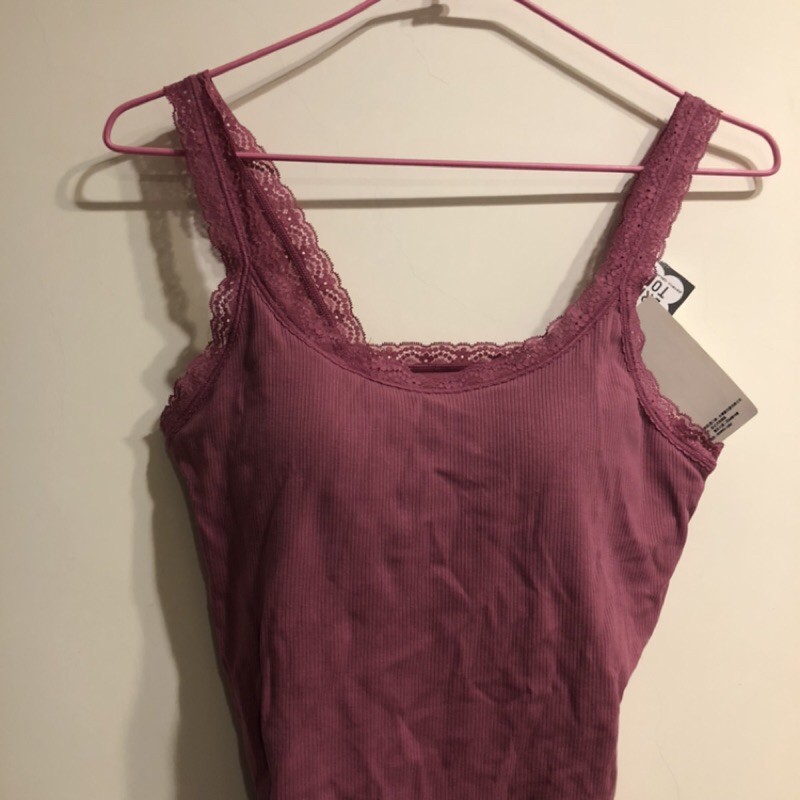 ［全新］中大尺碼_UNIQLO_玫瑰粉色蕾絲肩帶彈性bra top（size: XL）