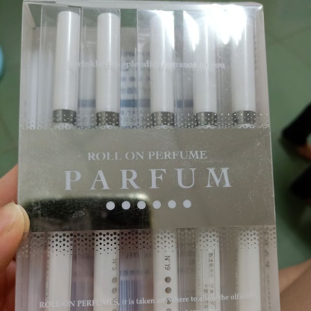 日本原裝正貨香奈兒 PARFUM 滾珠式 香水筆 白色簡單版