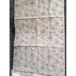 全新 日本製 白色 50x210cm 塑膠 仿布 印花 蕾絲 長桌巾 茶几墊布 塑膠桌巾 桌旗 餐墊 美化茶几 餐桌巾