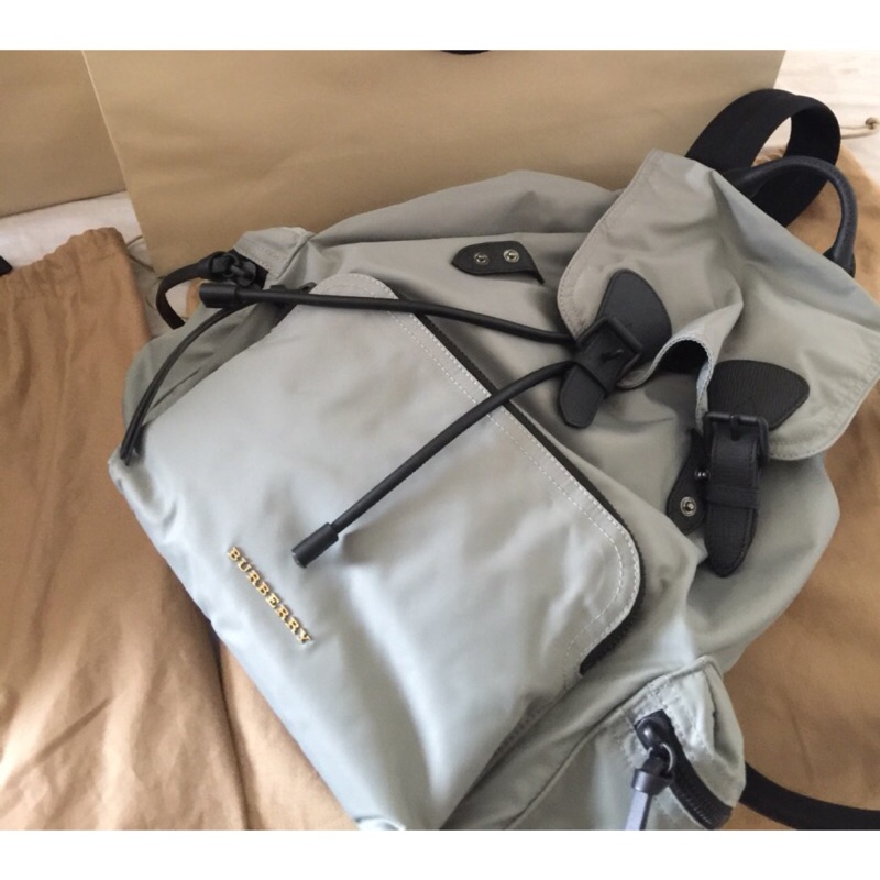 Burberry  Rucksack 薊草灰 科技尼龍雙扣口袋後背包（大）*降價*專櫃購入*絕對真品