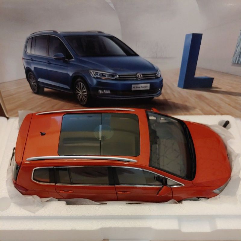 1/18 vw touran 模型車 1：18