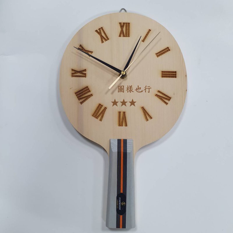 桌球拍造型客制化掛鐘CL104A 阿拉斯加檜木單板時鐘(千里達桌球網)