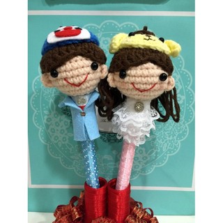 *啾啾手作小舖*多啦a夢新郎&布丁狗新娘 新人簽名筆(筆套). [伴娘禮 結婚 婚禮小物 喝茶禮 毛線 二次進場]