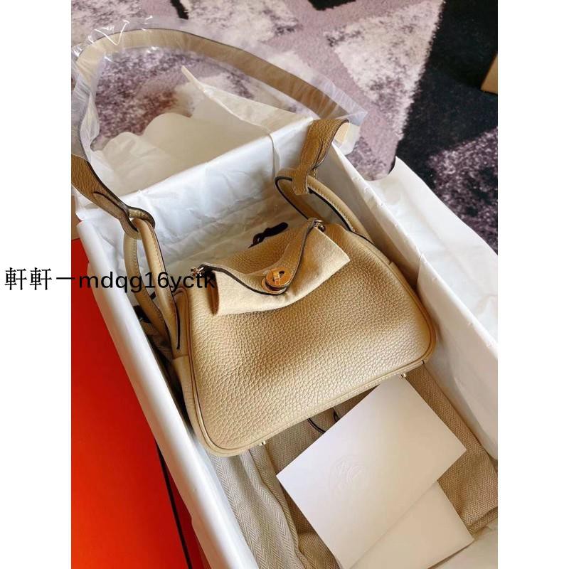 軒軒 愛馬仕hermes Mini Lindy S2風衣灰金扣溫柔的米灰色 蝦皮購物