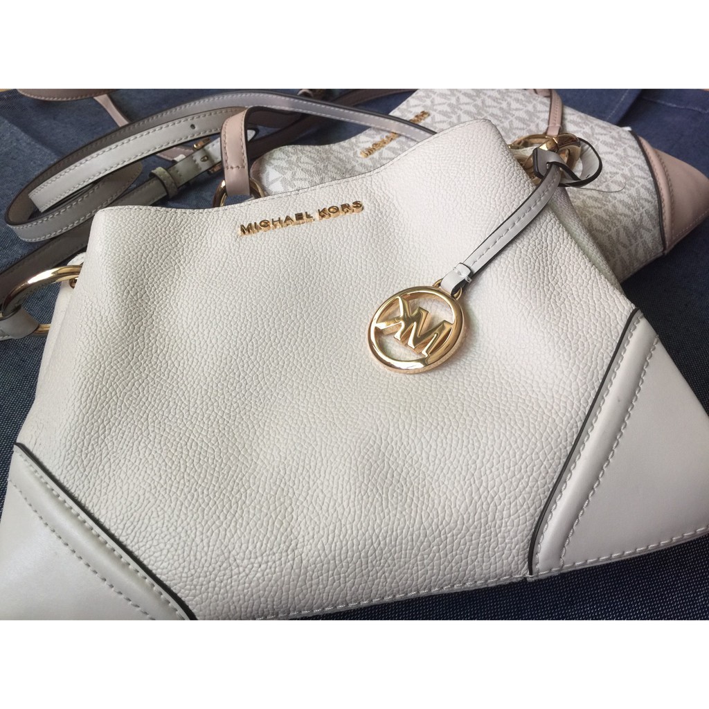 MICHAEL KORS MERCER MK滿版三層斜背包 $4,200