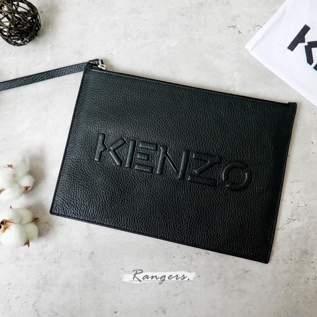 [現貨] KENZO 男用包包 立體文字皮革手拿包 3603679915957