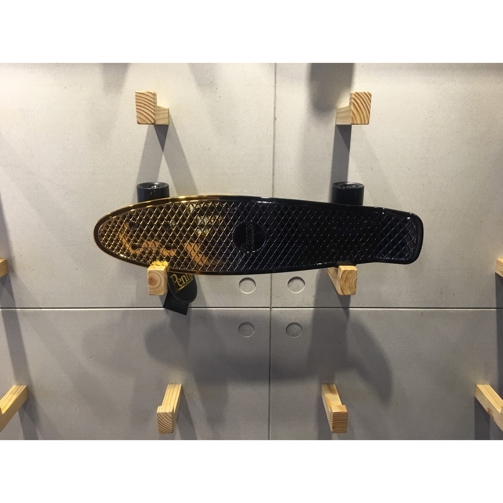 《SWAG SKATE SHOP》Penny Black Gold 電鍍 22" 交通板 代步 滑板