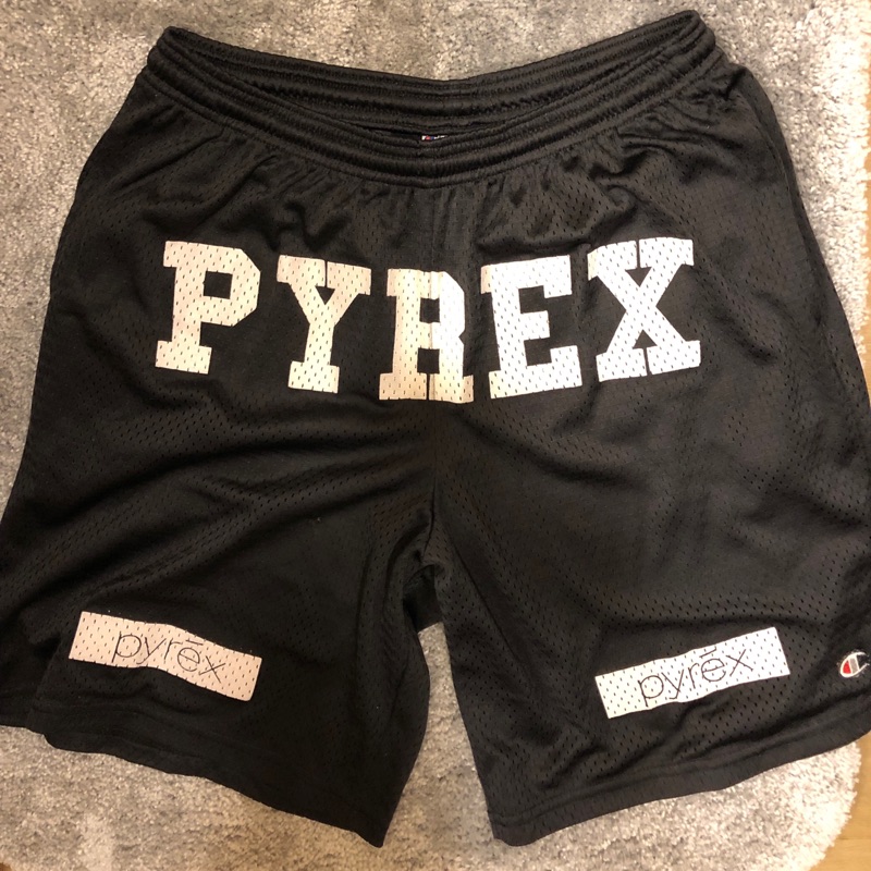 超便宜二手 Pyrex vision x Champion 短褲